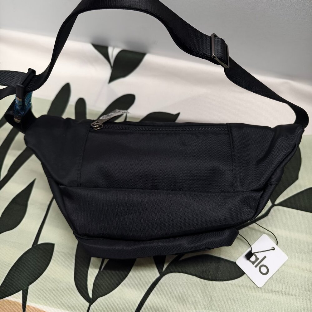 ALO Yoga Explorer Belt Bag|Water-Resistant & Adjustable|NWT - Picture 2 of 3